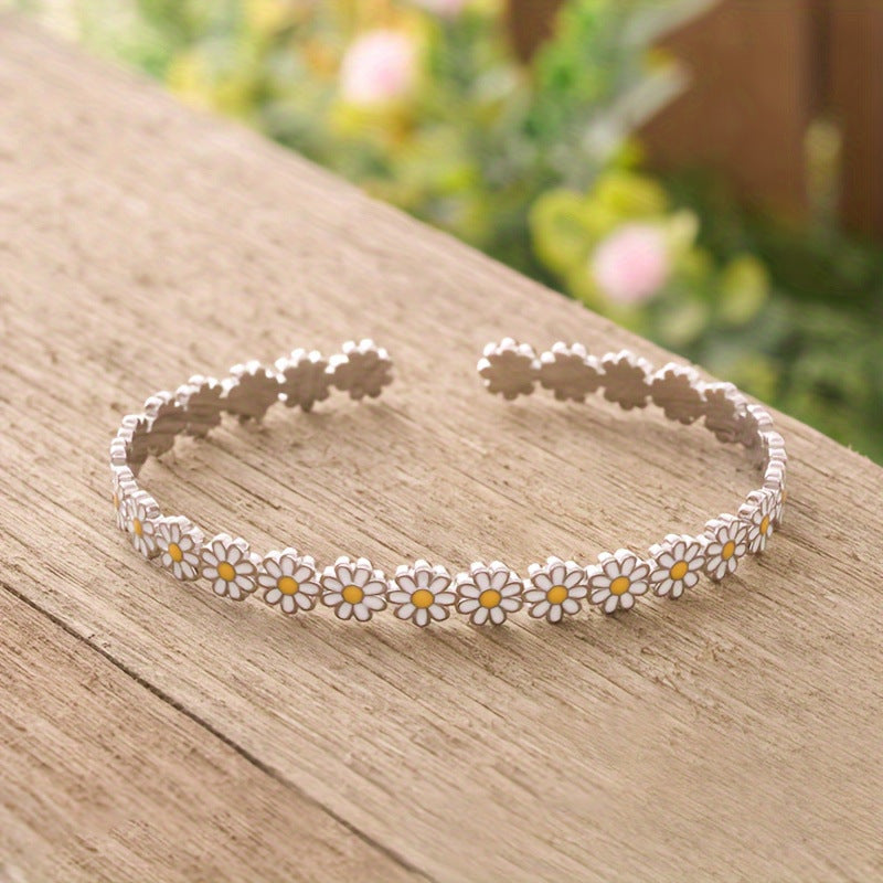 Creative Bracelet With A White Flower Drip-oil Design